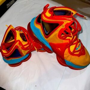 Nike Lebron’s 19 Tune Squad Jam New Legacy Men’s 10.5 EUC no stains or tear